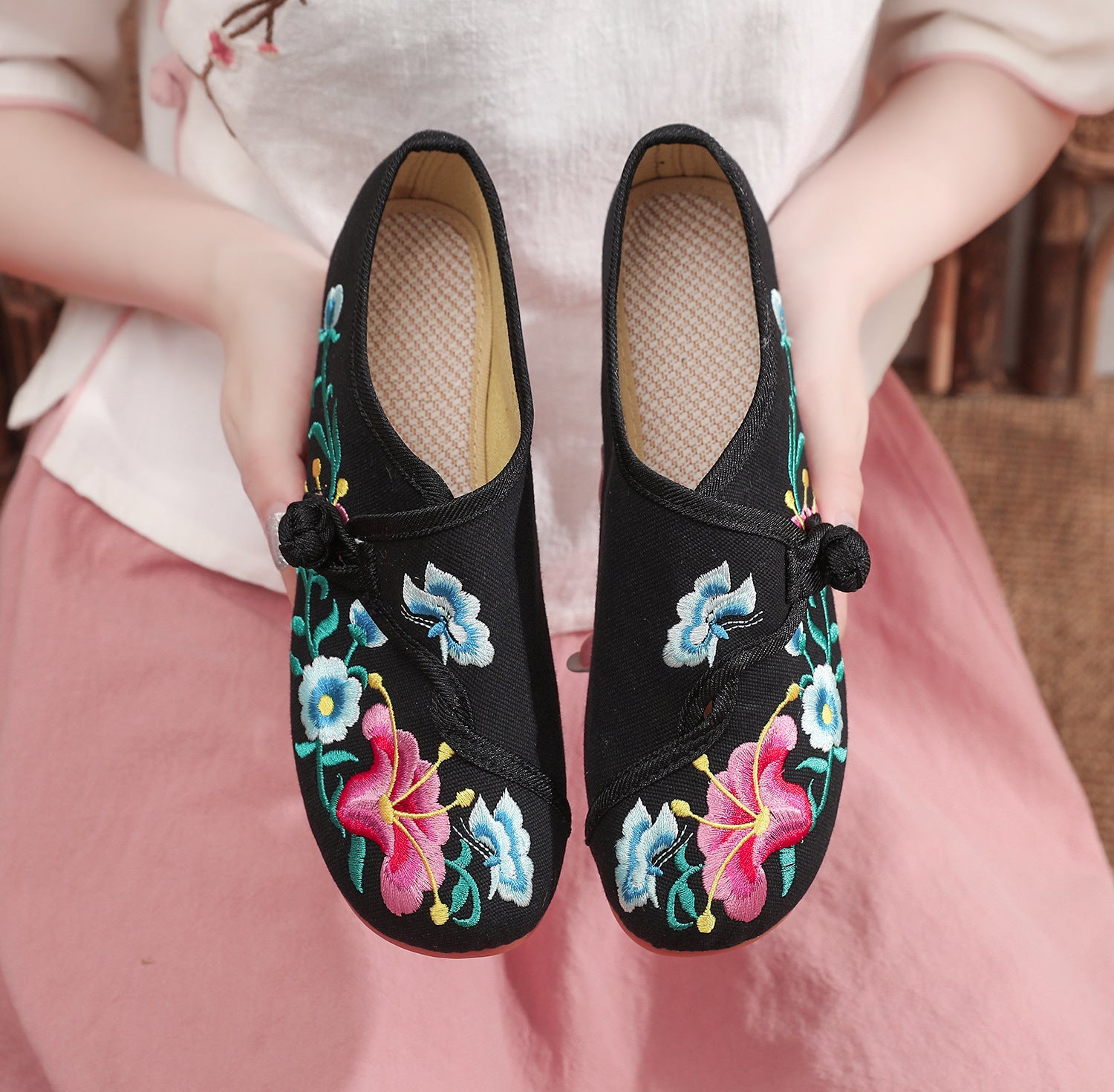 Morning Glory Petunia Embroidery Flower Round Head Spring And Autumn Women's Shoes