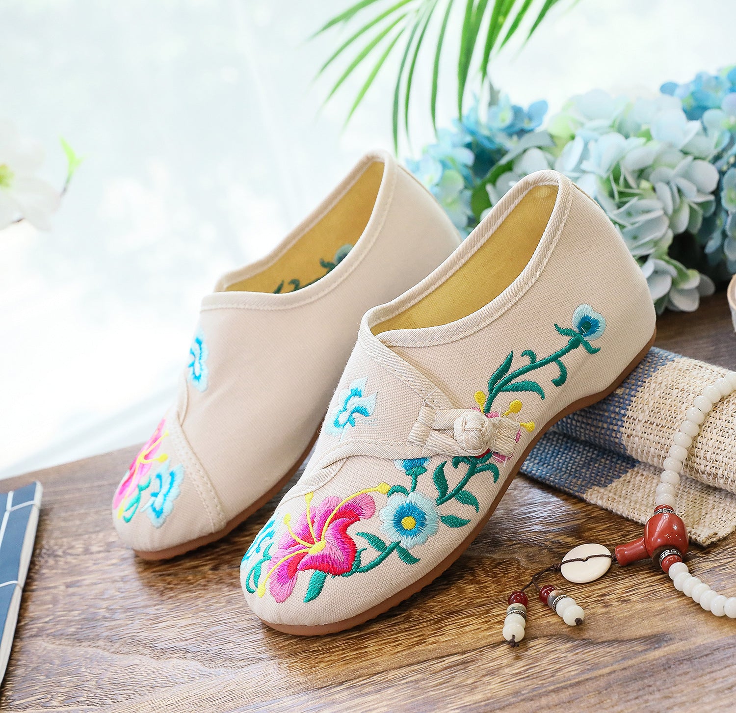 Morning Glory Petunia Embroidery Flower Round Head Spring And Autumn Women's Shoes